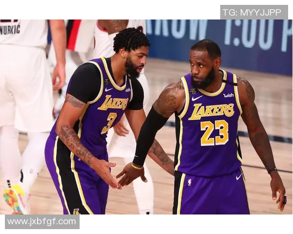 热火与湖人激战2020总决赛第二场精彩直播回顾与分析