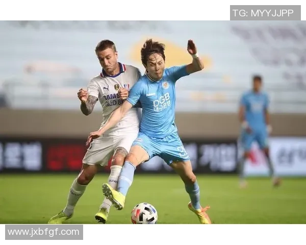 大邱FC迎战全北现代与水原三星的激烈对决展现足球魅力与团队精神